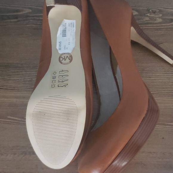 COPY - michael kors ionna pumps - Picture 2 of 8